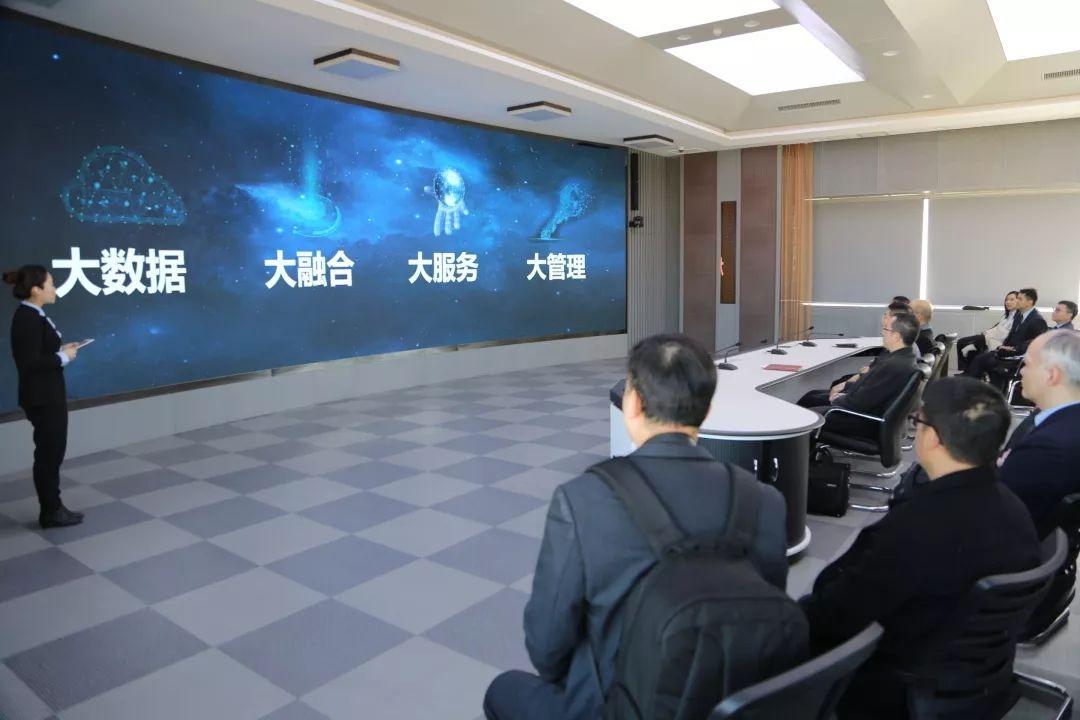 2025新澳门正版免费，澳门作为中国的特别行政区，一直以来都备受关注。随着时代的发展，人们对于澳门的了解和认识也在不断地深入。本文将围绕澳门正版免费这一主题展开，探讨澳门未来的发展以及与之相关的各种话题。同时，我们将重点关注关键词新澳门正版免费，为读者带来更加详细和全面的信息。