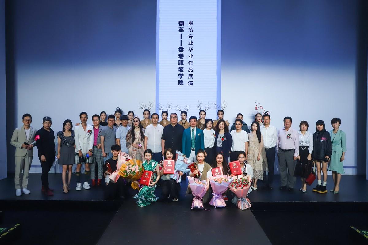 2025年香港挂牌正版大全，探索未来香港市场，挂牌正版大全的演变与机遇（2025展望）